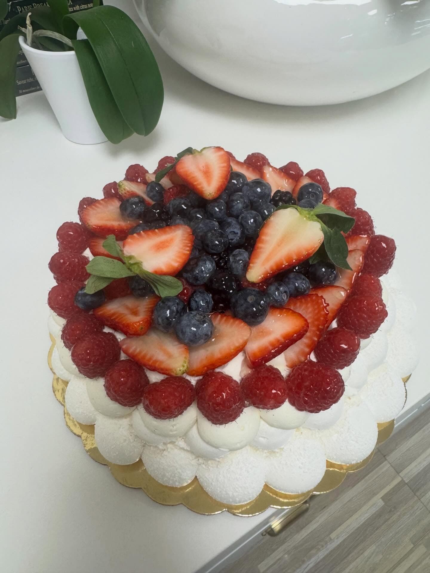 Round mixed berry tart with strawberries, blueberries, raspberries and blackberries